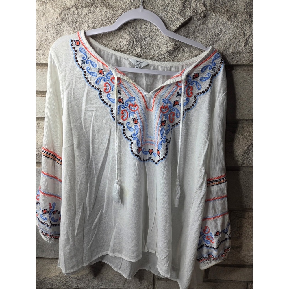 Crown & Ivy Curvy 2X White Embroidered Boho Peasant Blouse Tassel Top